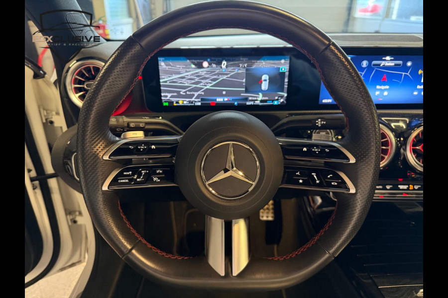 Mercedes-Benz A-Klasse 200 AMG Line Pano/Ambiente/Facelift/Camera Mercedes-Benz A-Klasse 200 AMG Line Pano/Ambiente/Facelift/Camera