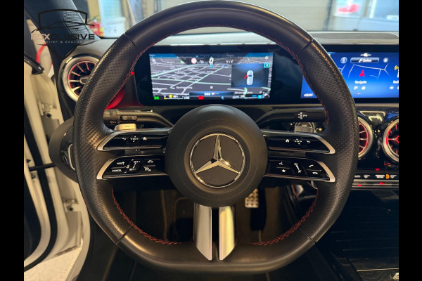 Mercedes-Benz A-Klasse 200 AMG Line Pano/Ambiente/Facelift/Camera Mercedes-Benz A-Klasse 200 AMG Line Pano/Ambiente/Facelift/Camera