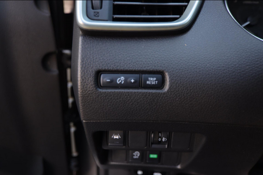 Nissan QASHQAI 160PK Aut. Pano Stoelverw. Navi Camera Climate Pdc Winterpack Isofix Comfortstoelen