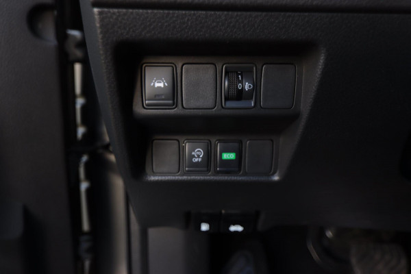 Nissan QASHQAI 160PK Aut. Pano Stoelverw. Navi Camera Climate Pdc Winterpack Isofix Comfortstoelen