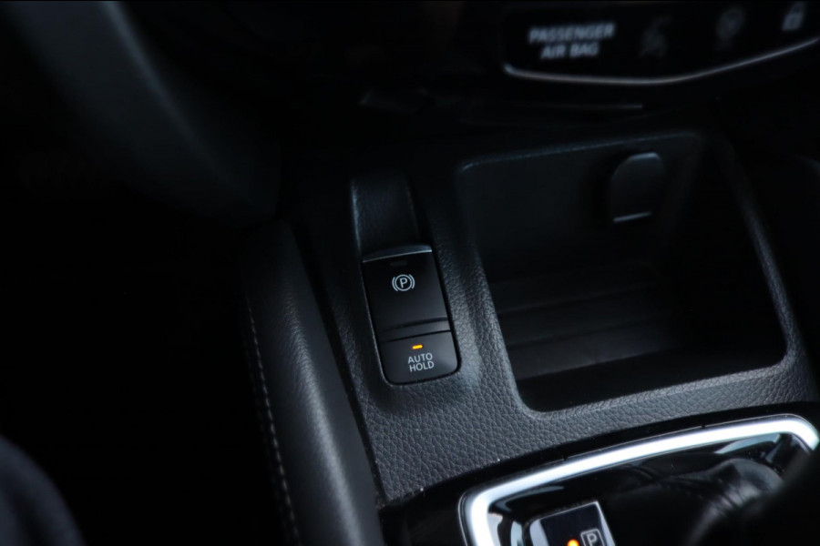 Nissan QASHQAI 160PK Aut. Pano Stoelverw. Navi Camera Climate Pdc Winterpack Isofix Comfortstoelen