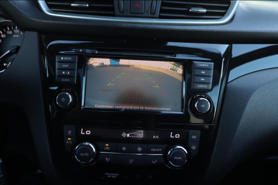 Nissan QASHQAI 160PK Aut. Pano Stoelverw. Navi Camera Climate Pdc Winterpack Isofix Comfortstoelen