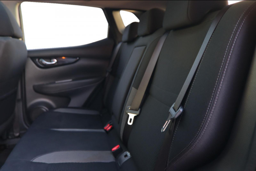 Nissan QASHQAI 160PK Aut. Pano Stoelverw. Navi Camera Climate Pdc Winterpack Isofix Comfortstoelen