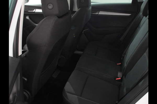 Škoda Karoq 1.5 TSI 150pk DSG Ambition | Navigatie | Apple Carpla/Android Auto | Camera | Climate Control | Adaptive Cruise control | Lichtmetalen Velgen