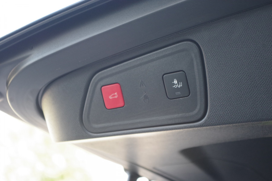 Peugeot 3008 1.6 HYbrid4 300 PK GT Avantage PHEV, Panoramadak, Leder, 360 Camera, Memory, Focal Sound