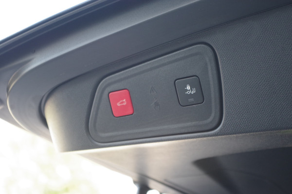 Peugeot 3008 1.6 HYbrid4 300 PK GT Avantage PHEV, Panoramadak, Leder, 360 Camera, Memory, Focal Sound