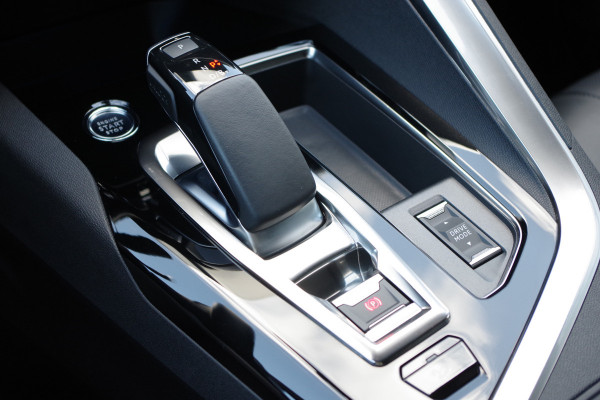 Peugeot 3008 1.6 HYbrid4 300 PK GT Avantage PHEV, Panoramadak, Leder, 360 Camera, Memory, Focal Sound
