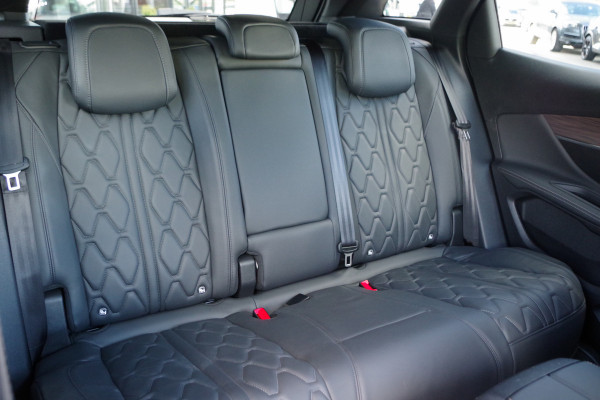 Peugeot 3008 1.6 HYbrid4 300 PK GT Avantage PHEV, Panoramadak, Leder, 360 Camera, Memory, Focal Sound