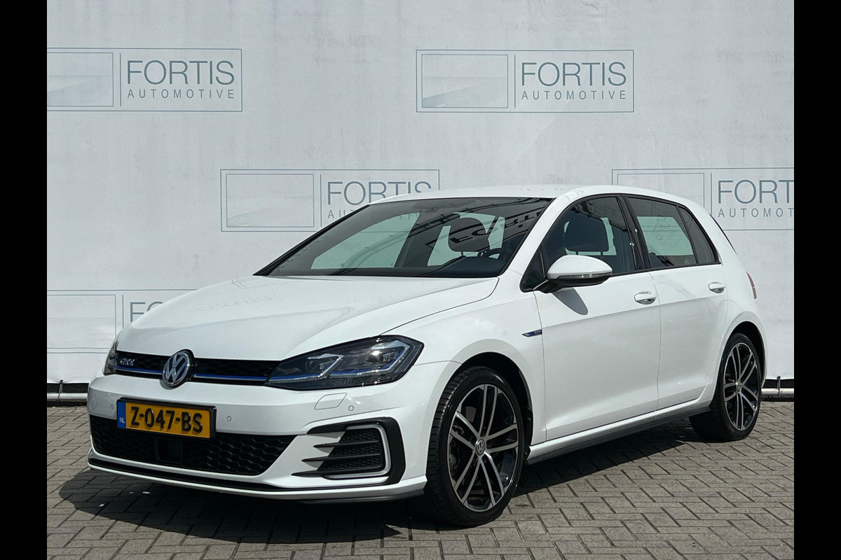 Volkswagen Golf 1.4 TSI PHEV GTE 7.5 STOELVERW | WINTERSET OP ORIGINELE VELGEN | PDC VOOR & ACHTER | APK T/M 27 Volkswagen Golf 1.4 TSI PHEV GTE 7.5 STOELVERW | WINTERSET OP ORIGINELE VELGEN | PDC VOOR & ACHTER | APK T/M 27