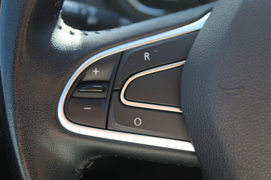 Renault Scénic 1.2 TCe Intens , Trekgewicht 1850kg Zeer nette hoog zitter , Climate  control , Navigatie , Cruis control Trekhaak , Parkeer sensoren V+A , AGR stoel bestuurder