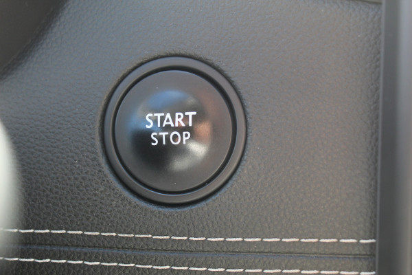 Renault Scénic 1.2 TCe Intens , Trekgewicht 1850kg Zeer nette hoog zitter , Climate  control , Navigatie , Cruis control Trekhaak , Parkeer sensoren V+A , AGR stoel bestuurder