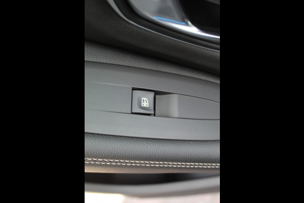 Renault Scénic 1.2 TCe Intens , Trekgewicht 1850kg Zeer nette hoog zitter , Climate  control , Navigatie , Cruis control Trekhaak , Parkeer sensoren V+A , AGR stoel bestuurder
