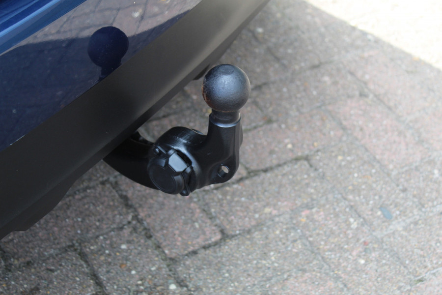 Renault Scénic 1.2 TCe Intens , Trekgewicht 1850kg Zeer nette hoog zitter , Climate  control , Navigatie , Cruis control Trekhaak , Parkeer sensoren V+A , AGR stoel bestuurder
