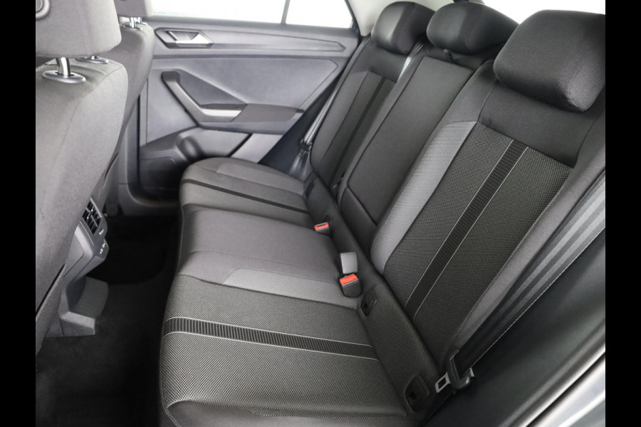 Volkswagen T-Roc 1.5 TSI Life Edition 150 PK DSG | Navigatie | Parkeercamera | Keyless entry |