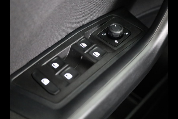 Volkswagen T-Roc 1.5 TSI Life Edition 150 PK DSG | Navigatie | Parkeercamera | Keyless entry |