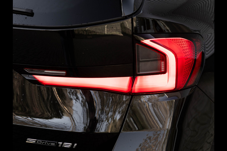 BMW X1 sDrive18i M-Sport Pro - Pano - Trekhaak - Driving Ass Plus - Harman Kardon