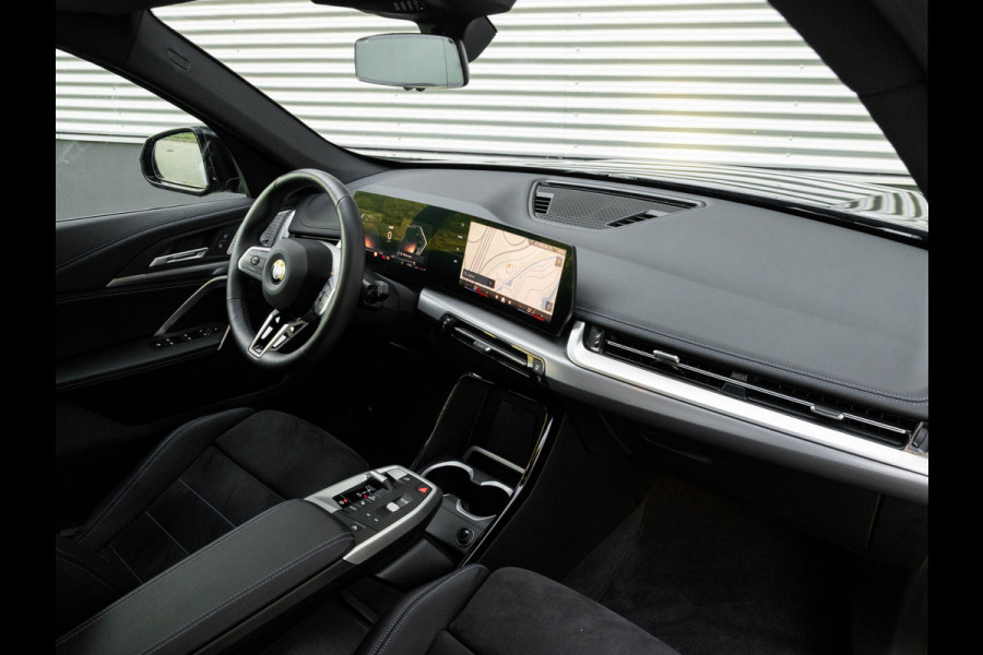 BMW X1 sDrive18i M-Sport Pro - Pano - Trekhaak - Driving Ass Plus - Harman Kardon