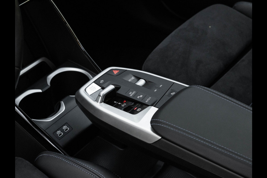 BMW X1 sDrive18i M-Sport Pro - Pano - Trekhaak - Driving Ass Plus - Harman Kardon
