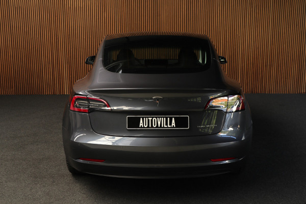 Tesla Model 3 Long Range AWD Dual Motor 75 kWh Autopilot ACC 360° Stuurverwarming Leer PDC Navi Panoramadak Elektr. achterklep Stoelverwarming voor & achter Climate voor & achter LM velgen BTW auto! Nieuw!