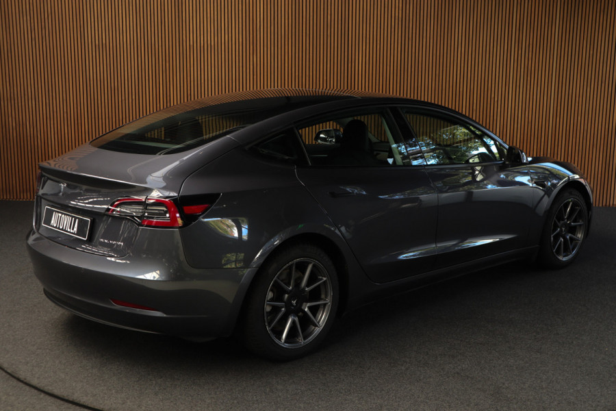 Tesla Model 3 Long Range AWD Dual Motor 75 kWh Autopilot ACC 360° Stuurverwarming Leer PDC Navi Panoramadak Elektr. achterklep Stoelverwarming voor & achter Climate voor & achter LM velgen BTW auto! Nieuw!