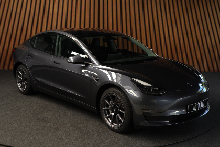 Tesla Model 3 Long Range AWD Dual Motor 75 kWh Autopilot ACC 360° Stuurverwarming Leer PDC Navi Panoramadak Elektr. achterklep Stoelverwarming voor & achter Climate voor & achter LM velgen BTW auto! Nieuw!