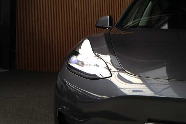 Tesla Model 3 Long Range AWD Dual Motor 75 kWh Autopilot ACC 360° Stuurverwarming Leer PDC Navi Panoramadak Elektr. achterklep Stoelverwarming voor & achter Climate voor & achter LM velgen BTW auto! Nieuw!