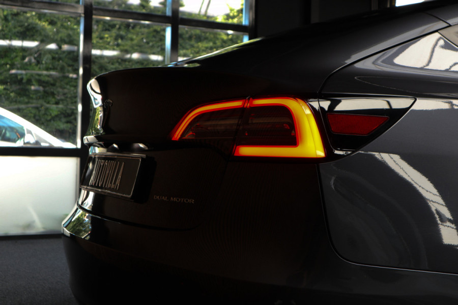 Tesla Model 3 Long Range AWD Dual Motor 75 kWh Autopilot ACC 360° Stuurverwarming Leer PDC Navi Panoramadak Elektr. achterklep Stoelverwarming voor & achter Climate voor & achter LM velgen BTW auto! Nieuw!
