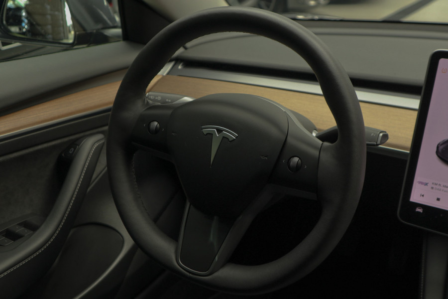 Tesla Model 3 Long Range AWD Dual Motor 75 kWh Autopilot ACC 360° Stuurverwarming Leer PDC Navi Panoramadak Elektr. achterklep Stoelverwarming voor & achter Climate voor & achter LM velgen BTW auto! Nieuw!