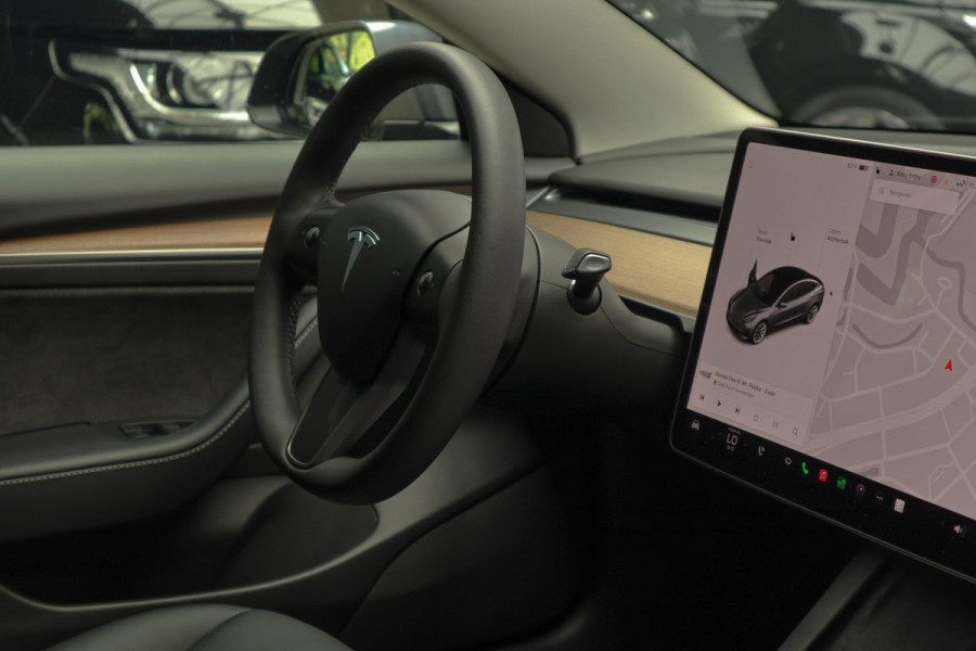 Tesla Model 3 Long Range AWD Dual Motor 75 kWh Autopilot ACC 360° Stuurverwarming Leer PDC Navi Panoramadak Elektr. achterklep Stoelverwarming voor & achter Climate voor & achter LM velgen BTW auto! Nieuw!