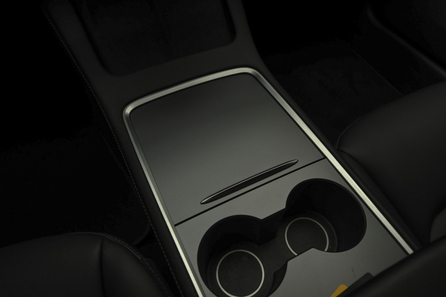 Tesla Model 3 Long Range AWD Dual Motor 75 kWh Autopilot ACC 360° Stuurverwarming Leer PDC Navi Panoramadak Elektr. achterklep Stoelverwarming voor & achter Climate voor & achter LM velgen BTW auto! Nieuw!