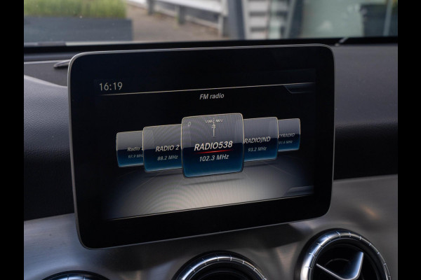 Mercedes-Benz CLA-Klasse 180 Business Solution AMG / Led / Navi / Camera / Carplay / Cruise