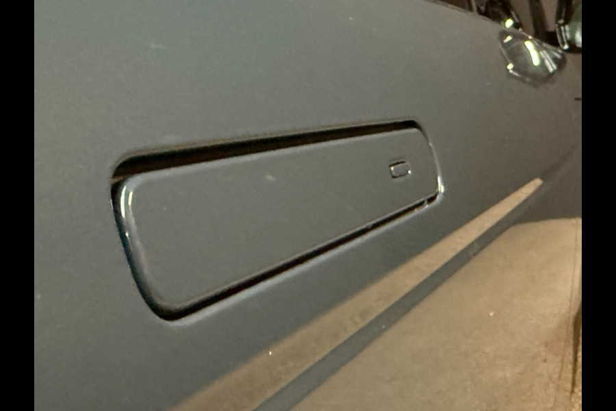 Land Rover Range Rover Evoque P300/P270e Black Pack Pan/schuifdak ACC stuur/stoel verw/360° camera 5 jaar garantie