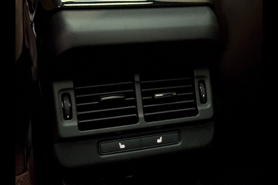 Land Rover Range Rover Evoque P300/P270e Black Pack Pan/schuifdak ACC stuur/stoel verw/360° camera 5 jaar garantie