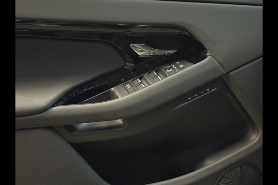 Land Rover Range Rover Evoque P300/P270e Black Pack Pan/schuifdak ACC stuur/stoel verw/360° camera 5 jaar garantie