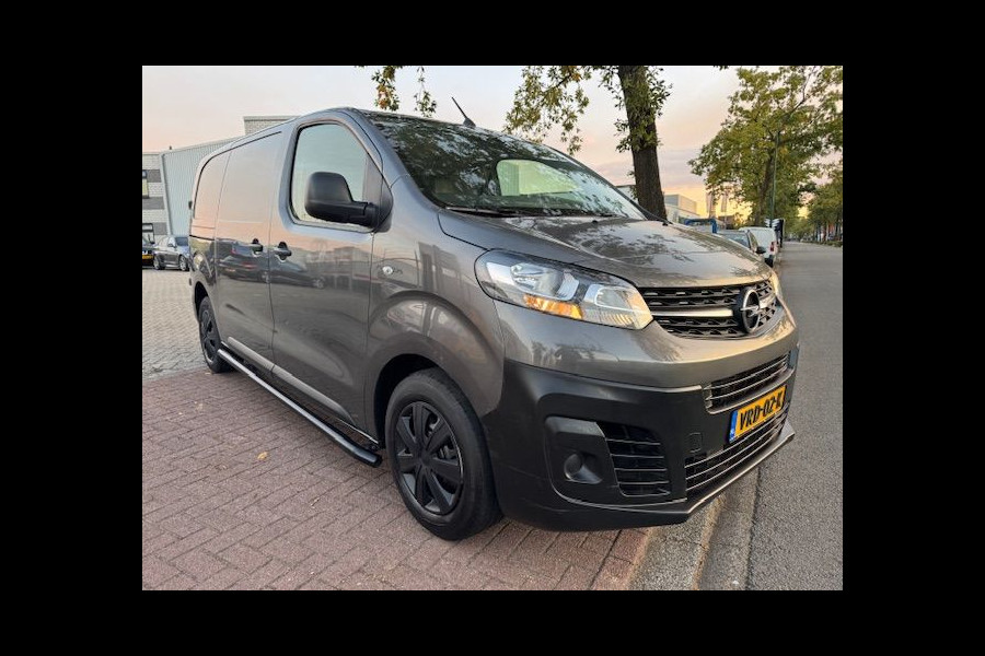 Opel Vivaro 2.0 CDTI 145pk Euro 6 L2 H1 Edition 3Persoons Airco,Cruisecontrol,Navigatie Nette Auto Opel Vivaro 2.0 CDTI 145pk Euro 6 L2 H1 Edition 3Persoons Airco,Cruisecontrol,Navigatie Nette Auto