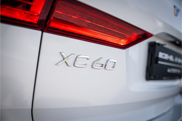 Volvo XC60 2.0 T6 Recharge AWD R-Design ** Luchtvering ** Panodak ** 360 HUD ** Trekhaak