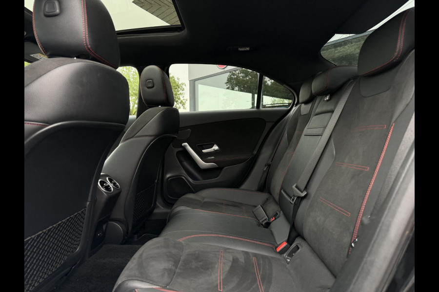 Mercedes-Benz A-Klasse 180d Aut. Business Sol. AMG | Panorama | Mood Light Sfeer | Burmester | Memory | Multi Beam | Full