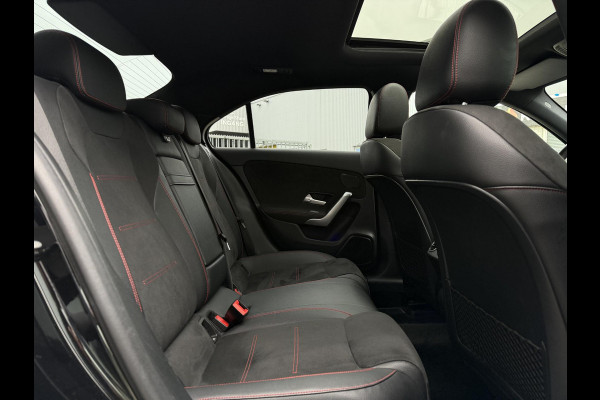 Mercedes-Benz A-Klasse 180d Aut. Business Sol. AMG | Panorama | Mood Light Sfeer | Burmester | Memory | Multi Beam | Full