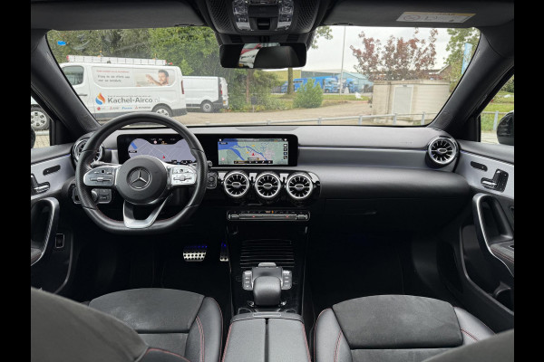 Mercedes-Benz A-Klasse 180d Aut. Business Sol. AMG | Panorama | Mood Light Sfeer | Burmester | Memory | Multi Beam | Full