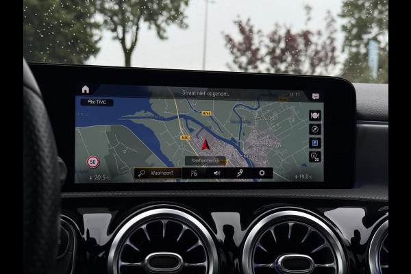 Mercedes-Benz A-Klasse 180d Aut. Business Sol. AMG | Panorama | Mood Light Sfeer | Burmester | Memory | Multi Beam | Full
