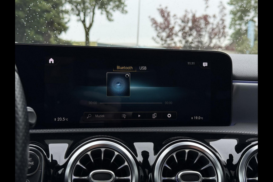 Mercedes-Benz A-Klasse 180d Aut. Business Sol. AMG | Panorama | Mood Light Sfeer | Burmester | Memory | Multi Beam | Full