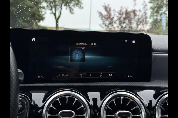 Mercedes-Benz A-Klasse 180d Aut. Business Sol. AMG | Panorama | Mood Light Sfeer | Burmester | Memory | Multi Beam | Full