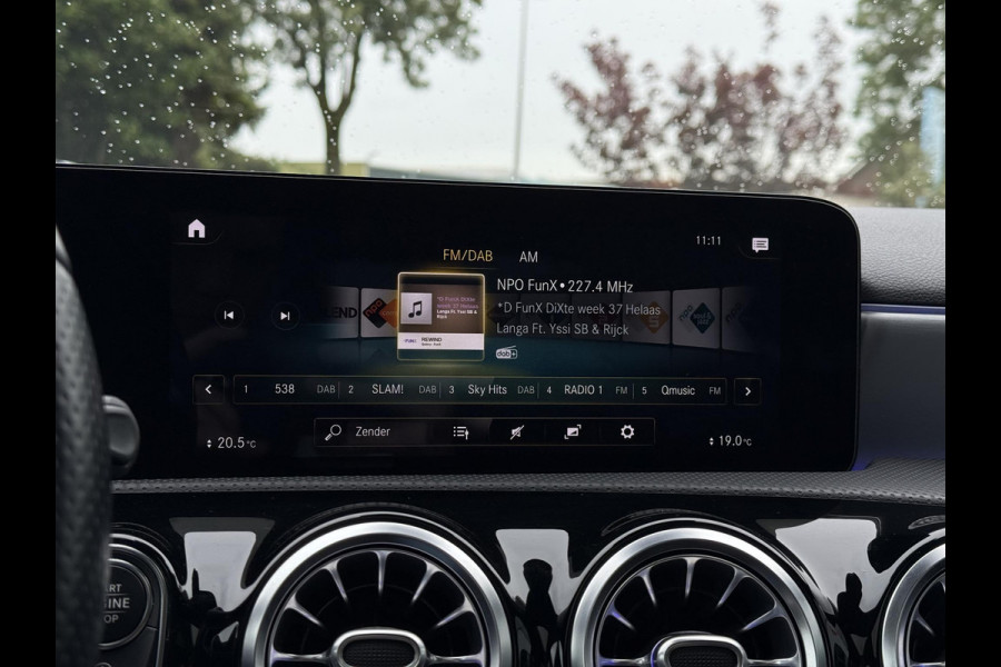 Mercedes-Benz A-Klasse 180d Aut. Business Sol. AMG | Panorama | Mood Light Sfeer | Burmester | Memory | Multi Beam | Full