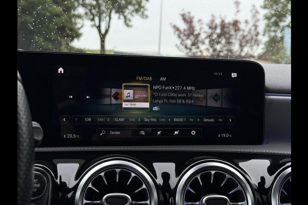 Mercedes-Benz A-Klasse 180d Aut. Business Sol. AMG | Panorama | Mood Light Sfeer | Burmester | Memory | Multi Beam | Full