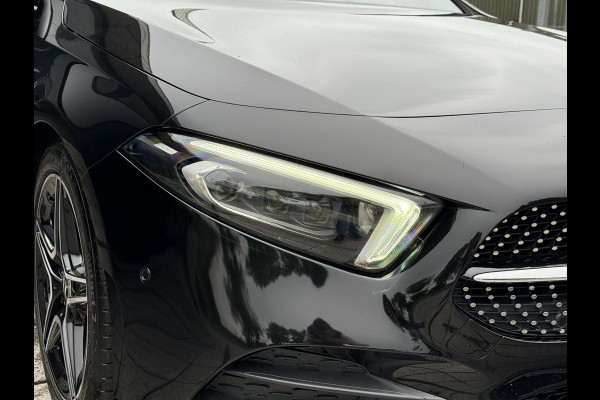 Mercedes-Benz A-Klasse 180d Aut. Business Sol. AMG | Panorama | Mood Light Sfeer | Burmester | Memory | Multi Beam | Full