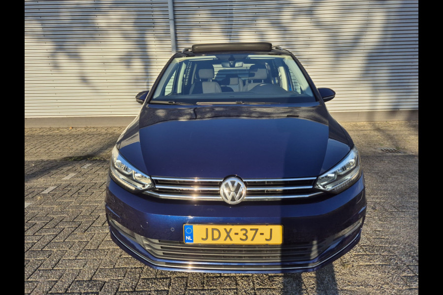 Volkswagen Touran 1.5 TSI Automaat Comfortline Business 7p LEd,Panorama,Nav/Camera Volkswagen Touran 1.5 TSI Automaat Comfortline Business 7p LEd,Panorama,Nav/Camera
