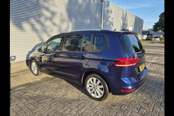 Volkswagen Touran 1.5 TSI Automaat Comfortline Business 7p LEd,Panorama,Nav/Camera Volkswagen Touran 1.5 TSI Automaat Comfortline Business 7p LEd,Panorama,Nav/Camera