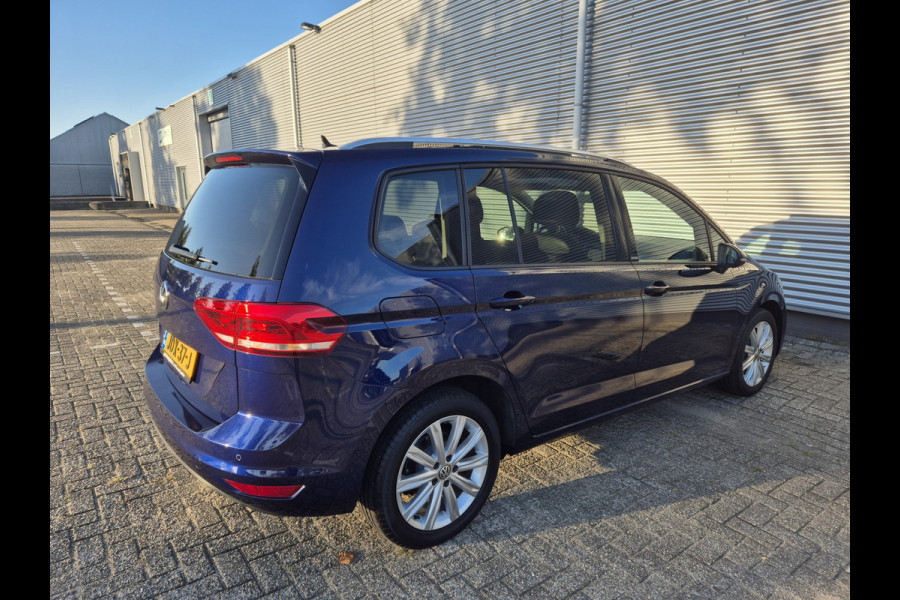 Volkswagen Touran 1.5 TSI Automaat Comfortline Business 7p LEd,Panorama,Nav/Camera Volkswagen Touran 1.5 TSI Automaat Comfortline Business 7p LEd,Panorama,Nav/Camera