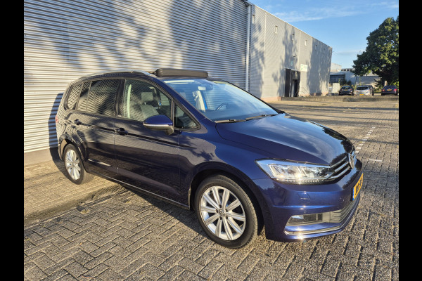 Volkswagen Touran 1.5 TSI Automaat Comfortline Business 7p LEd,Panorama,Nav/Camera Volkswagen Touran 1.5 TSI Automaat Comfortline Business 7p LEd,Panorama,Nav/Camera