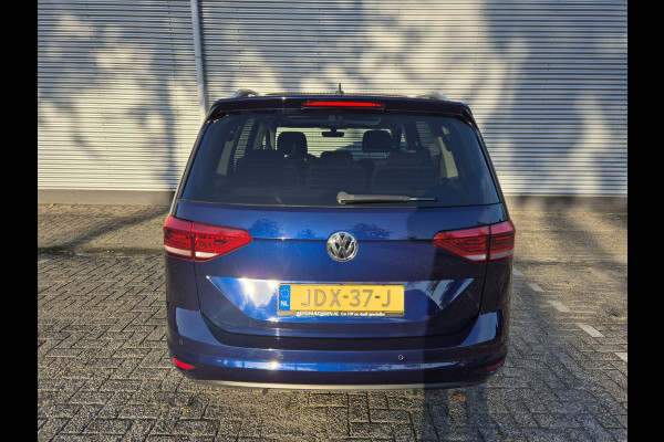 Volkswagen Touran 1.5 TSI Automaat Comfortline Business 7p LEd,Panorama,Nav/Camera Volkswagen Touran 1.5 TSI Automaat Comfortline Business 7p LEd,Panorama,Nav/Camera